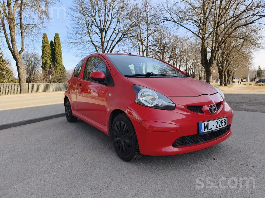 Benzīns-Toyota Aygo-1.0 Benzīns , maziņš komfortabls auto, pa lētu naudu, au