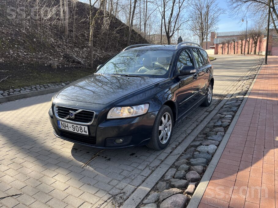 Volvo Pārdošanā Volvo v50 ar labo 2.4 volvo motoru un au