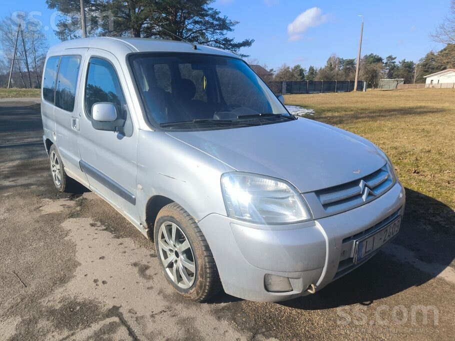Citroen Ar jaunu apskati, tehniski var doties ceļā/darbos.