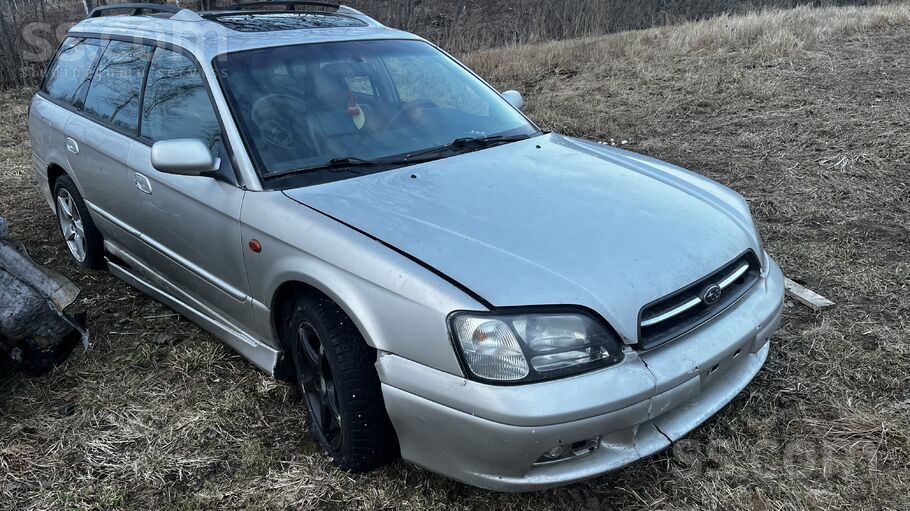 Pārdodu subaru legacy 2.5i 4x4 viss ejošs. Divi disku komplekti, tik riepas