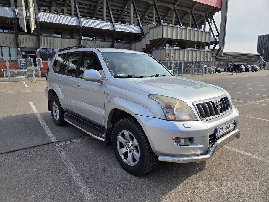 Pārdodu Land Cruiser, pirkts jauns Latvijā, auto ir ļoti labā tehniskā un vi