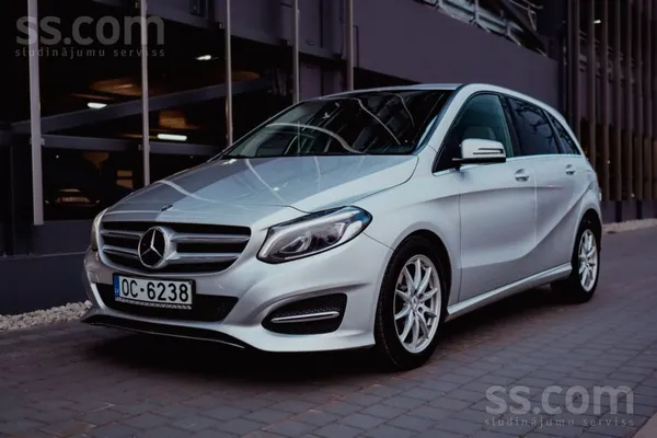 Mercedes Polar Silver Metallic Mercedes-Benz B200d 4Matic 2
