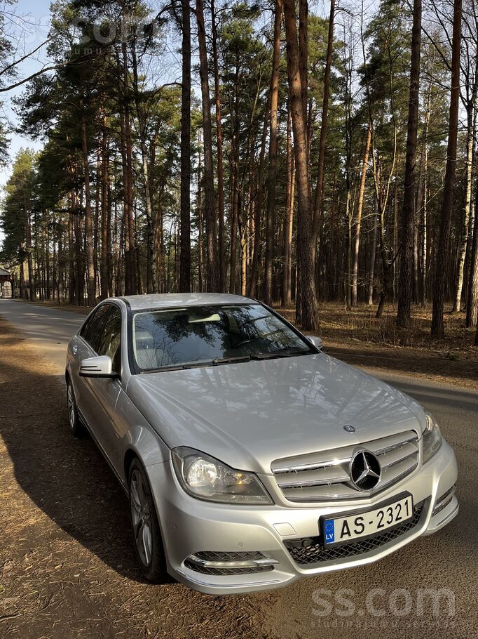 Pārdodas Mercedes-Benz ar 1.8 Turbo benzīna motoru, Dinamisks auto ar 135kw