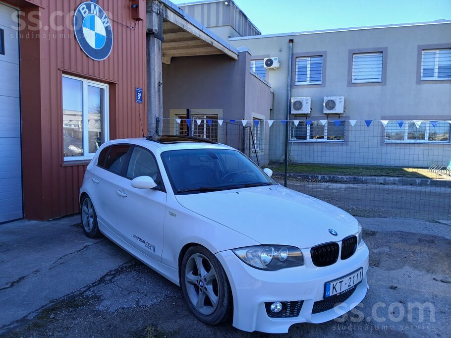 BMW 1.sērija E87 ar ekonomisko un jaudīgo 130kw dīzeļa dzinēju baltā alpinwe