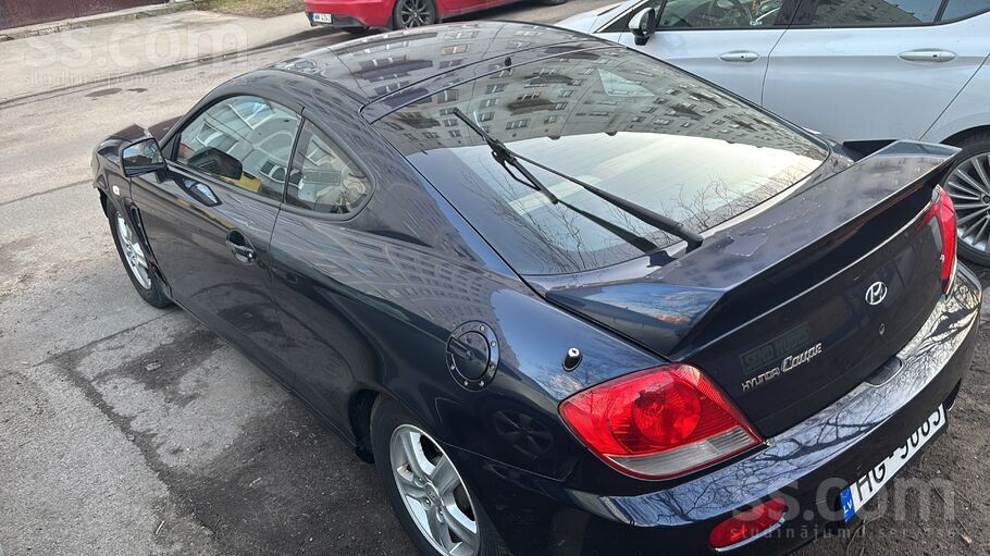 Ir tikai vizuāli defekti, dzinējs ir labā stāvoklī, bamperis un spārna apdar