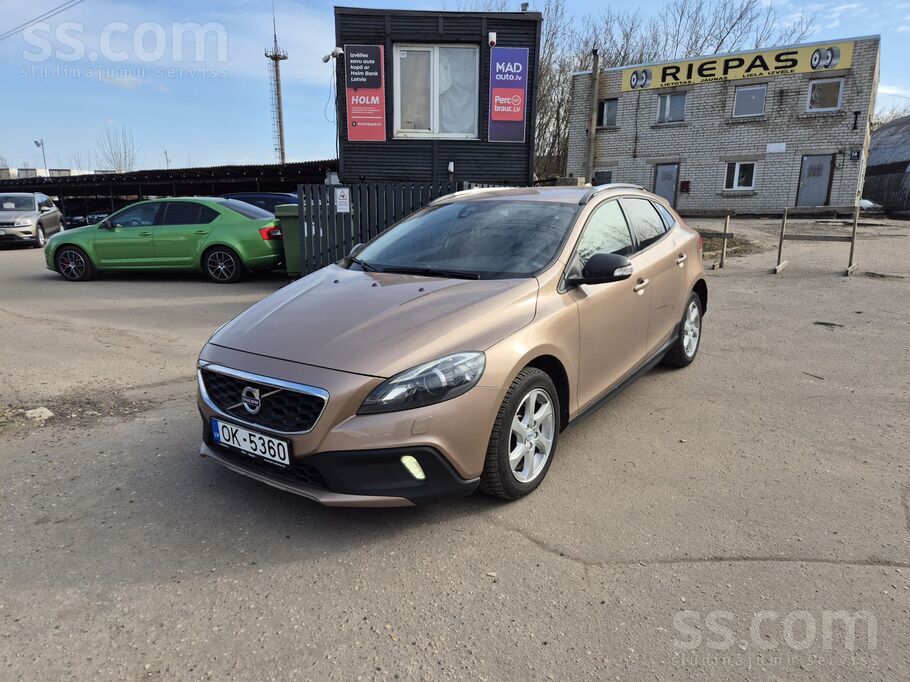 Volvo Volvo V40 Cross Country R-Design 1.6l dīzelis. 84k