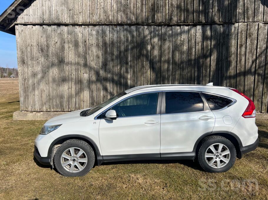 Ziemas riepas + diski R17. Vasaras riepas + diski R18. Auto labā tehniskā un