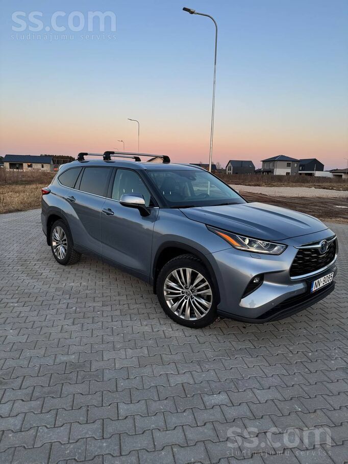 Pārdodu 2023. gada Toyota Highlander – pilnā komplektācija, ideāls stāvoklis