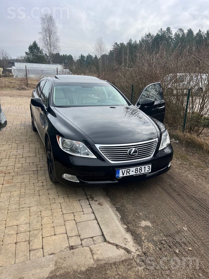 Eiropas modelis, kopts. 
Ka jau Lexus viss strada, iet labi, paterins adekv