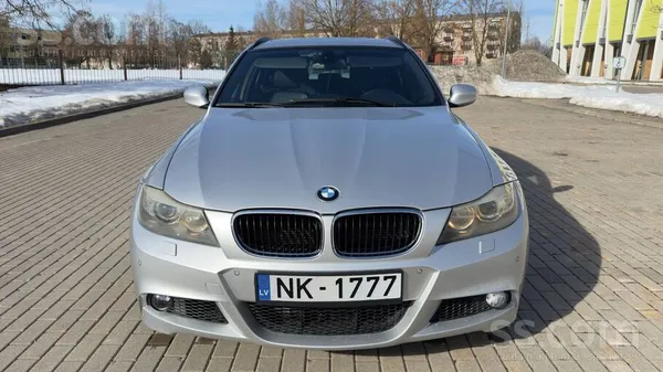 BMW 335d 

Pārdodu savu auto BMW 335d M-Sport. Auto ļoti labā vizuālā un t