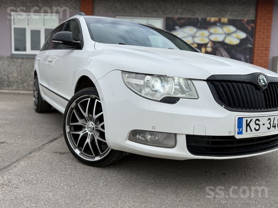 Pilnpiedziņa .103 kW Jauna Ta. 
Motors kārba OK. 
Vizuāli ir sīkumi. Dažād