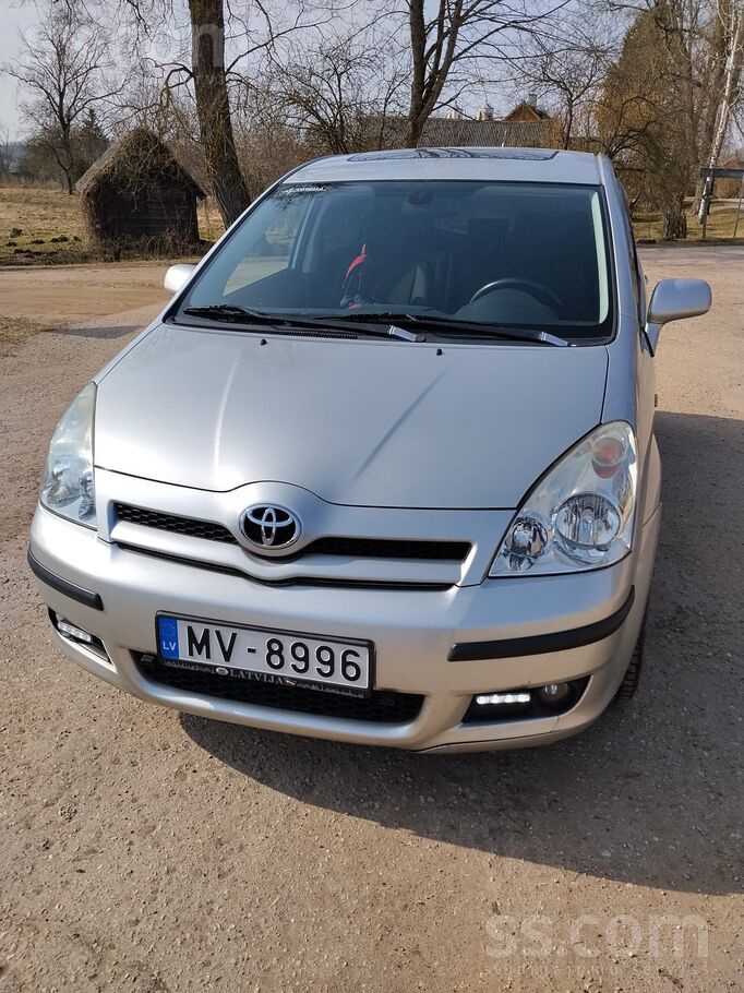 В хорошем состоянии. Экономичный 8 л. газа на 100 км. Почти новая летняя рез