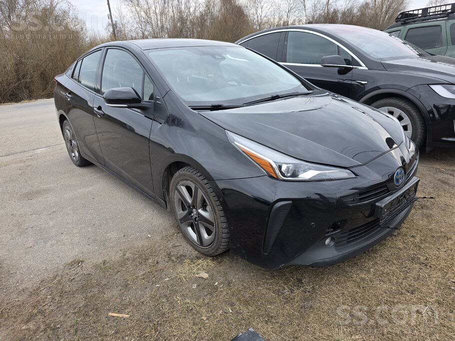 Neliela plaisa priekšējā bamperā, netīrs salons. Tikko ievests. Cena ar reģ.