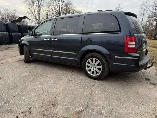 Chrysler Pārdodu ietilpīgu un komfortablu Chrysler Grand Vo