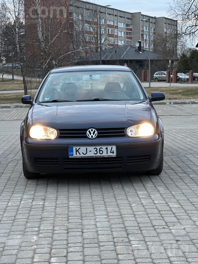 Pārdodu Vwgolf 4 ar 1.6 benzīna dzinēju 77kw manuālā ātrumkārba. Auto ir izi