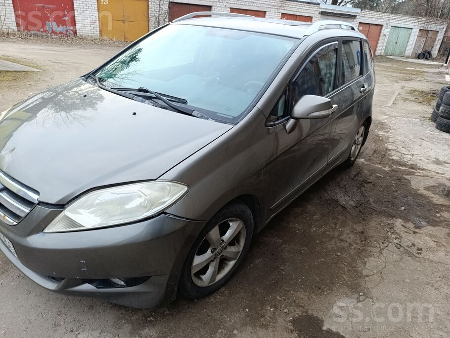 6 vietas. 
Benzīns un gāze. 
Pārrakstīšana obligāti. 
Ritoša daļa uzbūvēt