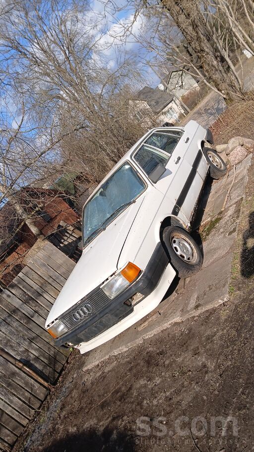 Audi 80. Bez nodokļu parādiem rezerves daļām jo grīda kapitāli izrūsējusi. N