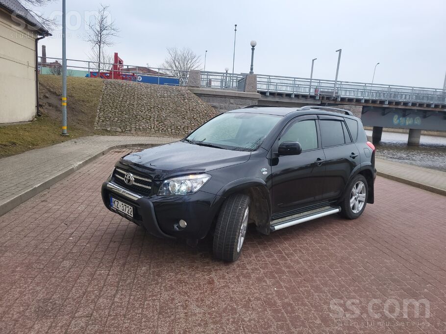 Toyota Pārdodu tehniski un vizuāli labā stāvoklī Toyota r