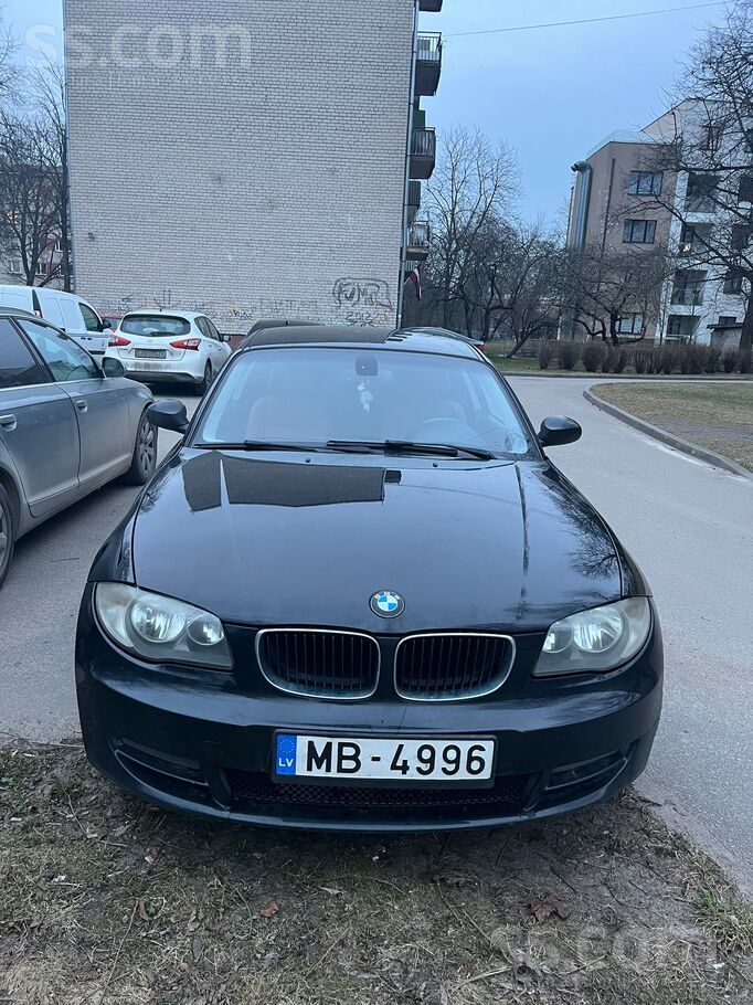 BMW Auto normālā stāvoklī. Ir nelieli vizuāli defekti,