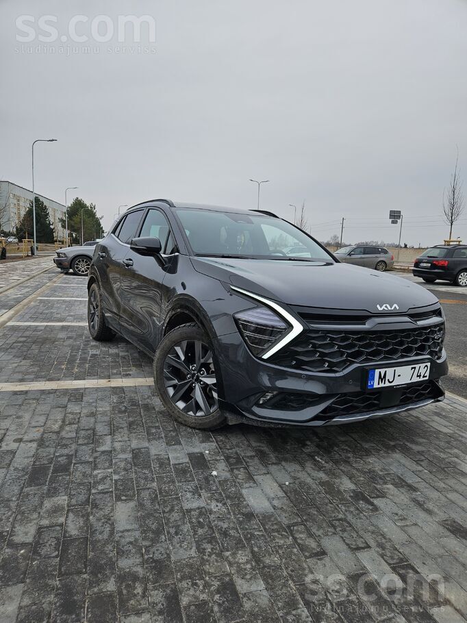 Sakara ar jaunas mašīnas pirkumu pārdodam savu ģimenes auto "Kia Sportage",