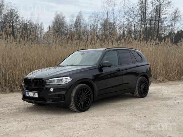 BMW Pārdošanā BMW X5 F15 4.0D 2014 gada. Pilnībā pārla
