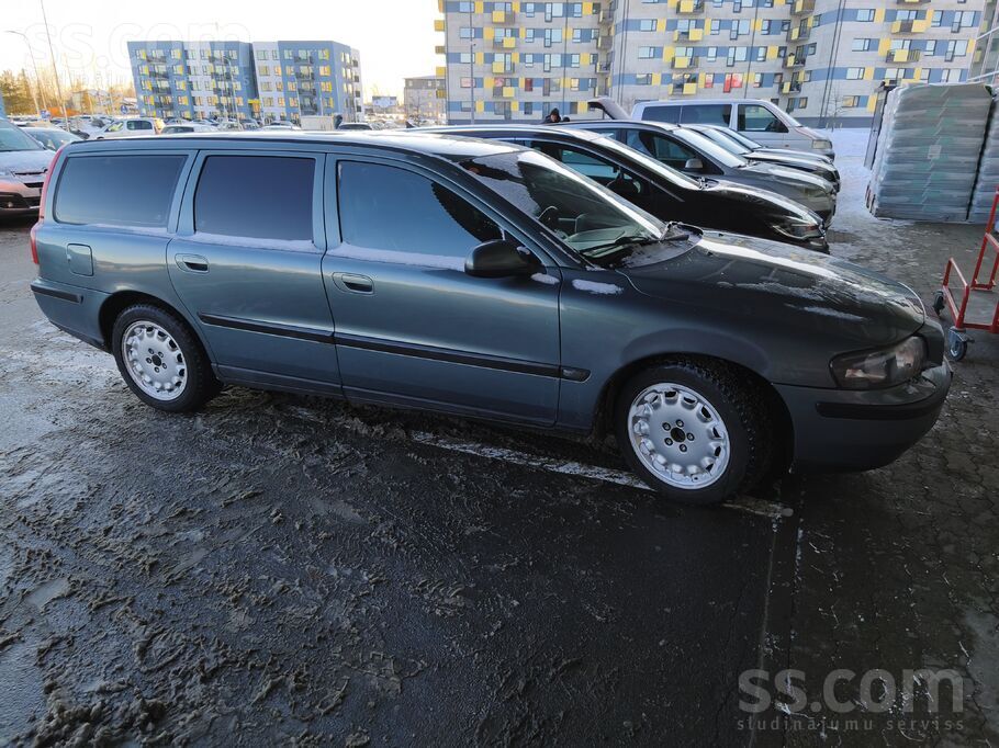 Pārdodu, labu , uzticamu Volvo v70 2.4T banz/gaz. Ir mazi defekti, bet brauk