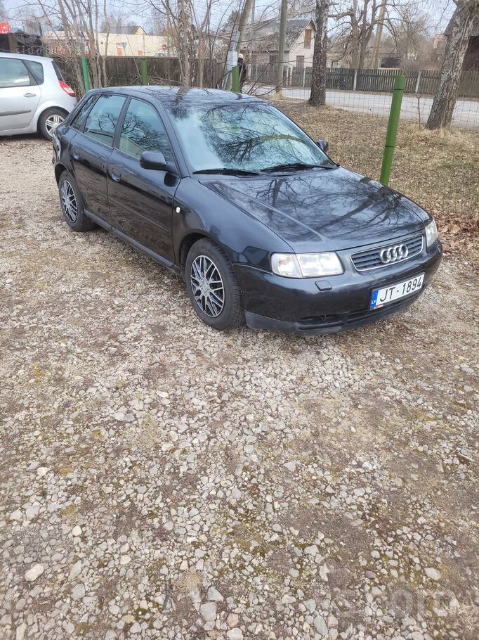 Auto labā tehniskā stāvoklī. Vizuāli defekti kas braukšanu neietekmē. Nesen