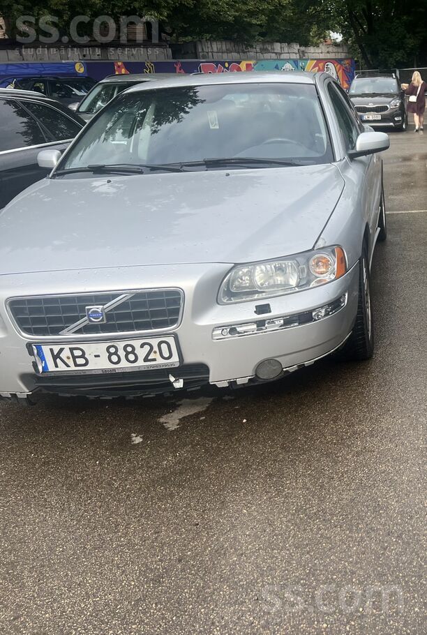 Pārdodas automašīna. Ir virsbūves defekti, iespējams problēma ar turbīnu (na