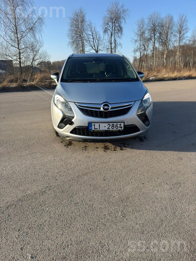 Pārdodu labu Opel Zafira C. 2013 gada 2.0 tdci. Nedēļu atpakaļ samainiju zob