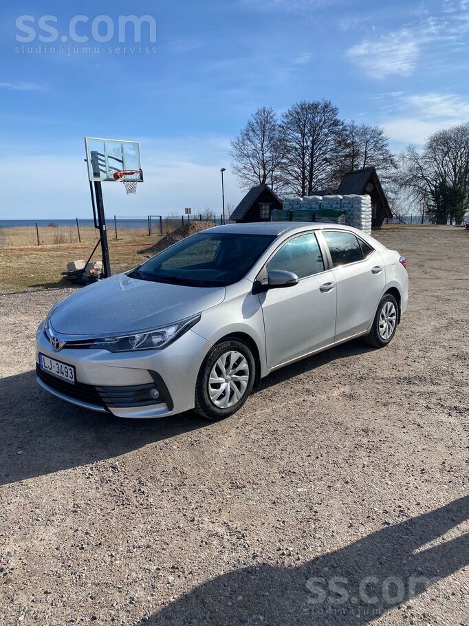 Pārdod Toyota Corolla tehniski , un vizuāli ideālā stāvoklī. Visas apkopes v