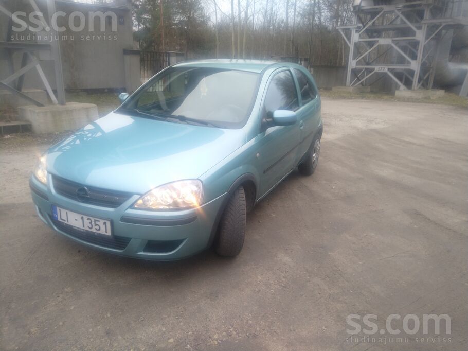 Pārdod auto Opel Corsa 1.2benzīns. patēriņš 5 litri uz 100 kilometriem. Ar j