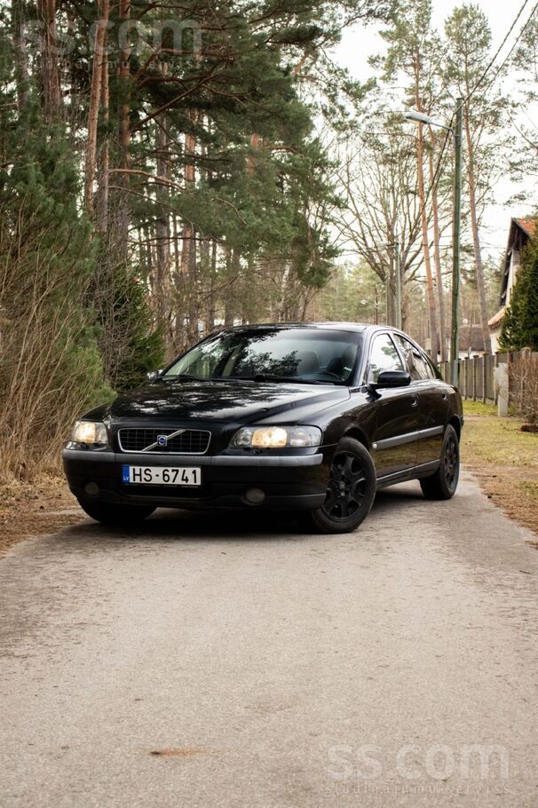 Volvo Dzīvi redzējis Volvo 2.4d 2004. gada. Tehniskā app