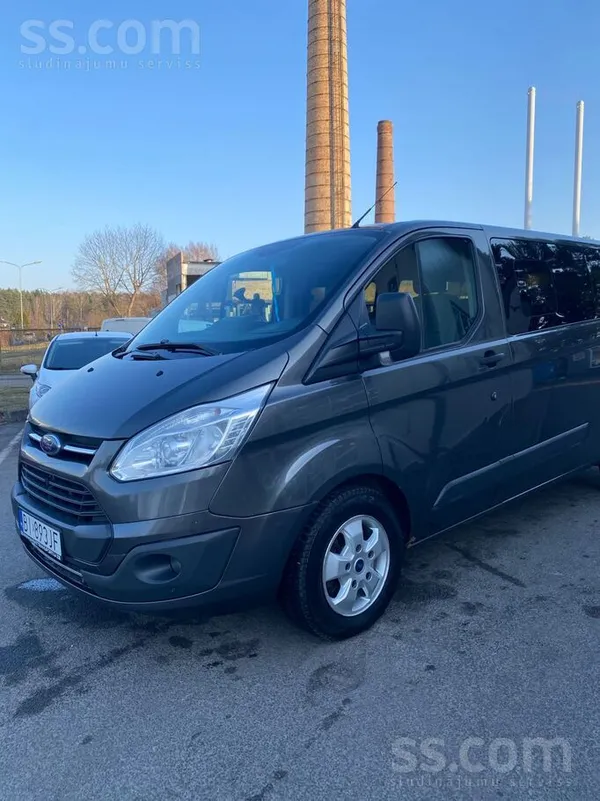 Ford Микроавтобус зарегистрирован в Польше на компанию,