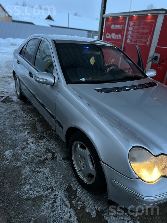 Продается C220, двигатель 2.2 дизель, в хорошем состоянии, есть дефекты по к