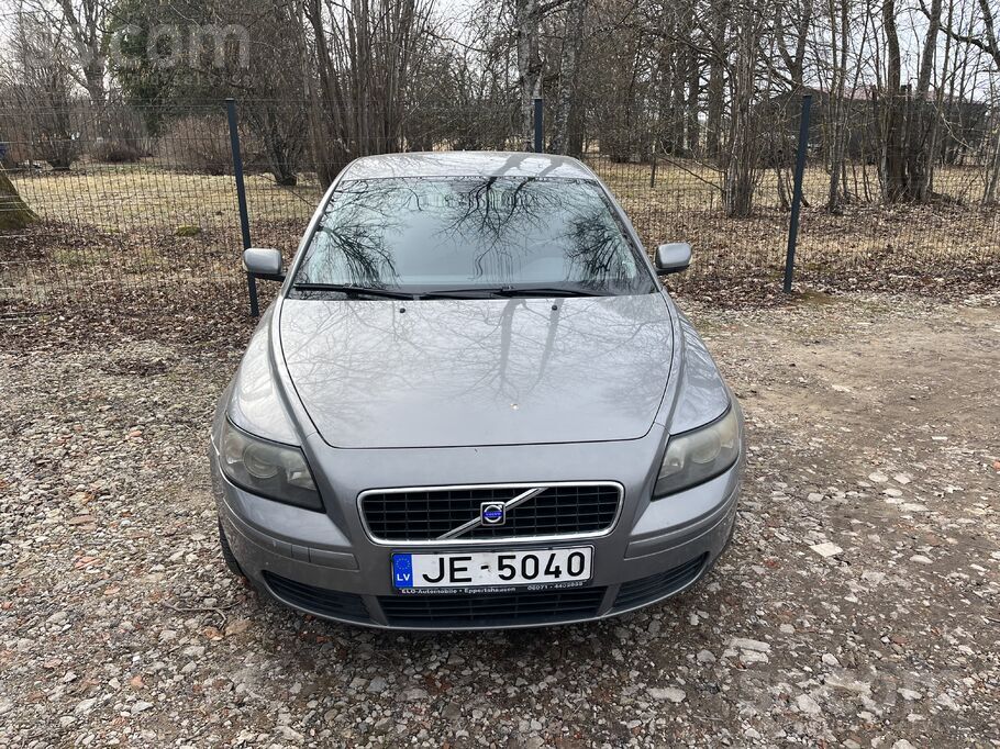Labs auto. 
Volvo S40
16.03.2004.
103kw-140cv. 
252251km. 

Iespējama