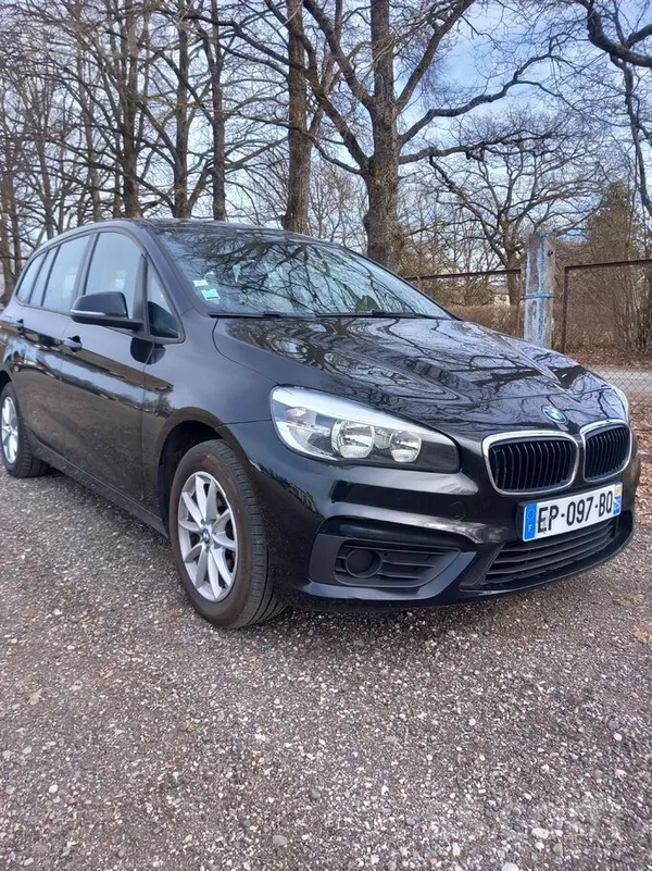 BMW Stilīgs, gana ietilpīgs un ekonomisks benzīnauto ,