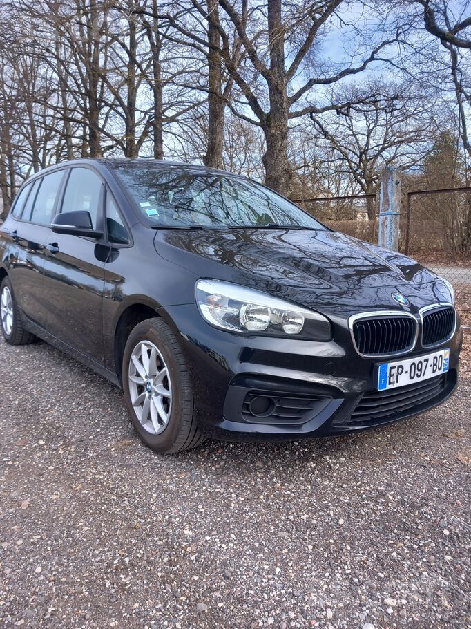 Stilīgs, gana ietilpīgs un ekonomisks benzīnauto , 7 sēdvietas. Cena ar LV r