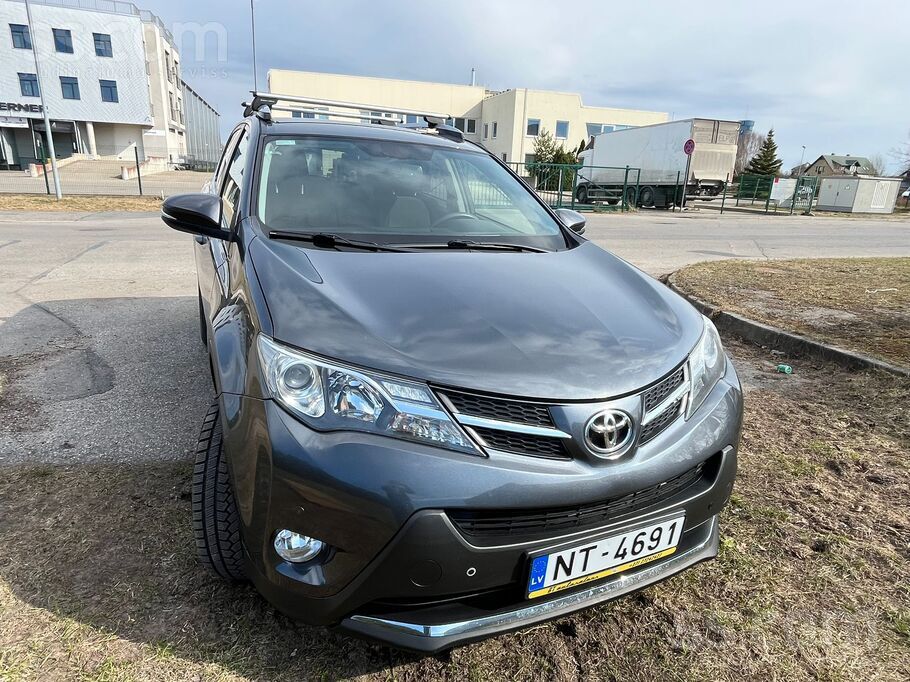 Toyota Pārdod saimniece- Toyota Rav4 Xa40 2.0 D-4D Teicam
