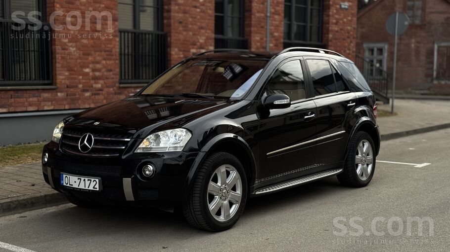 Mercedes Benz ML 350 4matic ar 3.0 litru benzīna dzinēju.
Oriğinālā Amg pa