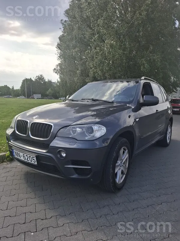 BMW Sveiki, tiek pārdots bumeris. Vizuāli ir bēdīgs, b