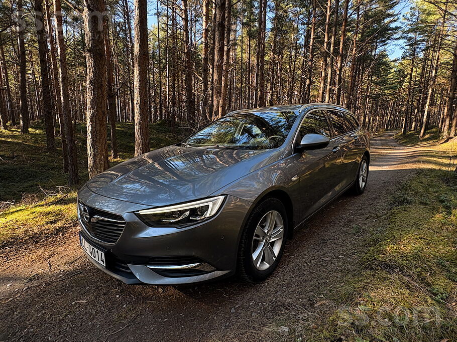 Pārdodu koptu, 2018. gada Opel Insignia teicamā stāvoklī. Automašīnai ir zem