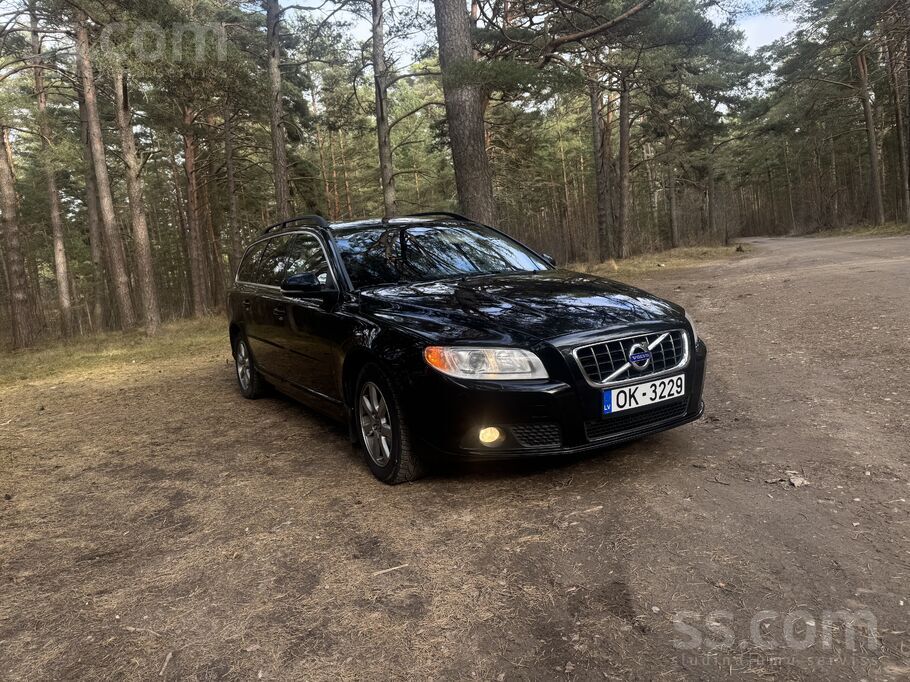 Volvo V70 2.5T (228 Zs) benzīns/gāze – ērts, ietilpīgs, jaudīgs un ar rakstu