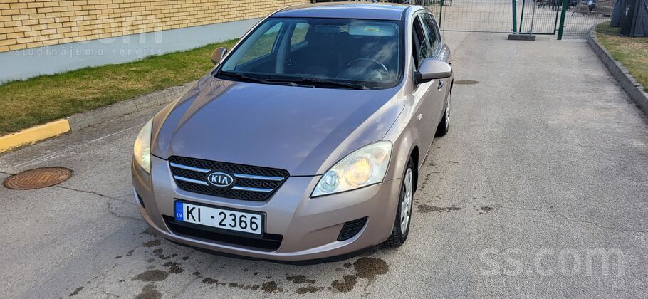 Pārdodas kia ceed ar tikko izietu apskati. nodoklis nomaksāts par visu gadu.