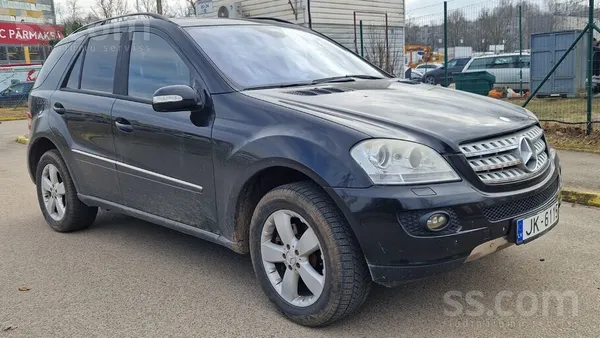 320cdi, 200kw (oriģināls chip). Ļoti rets. 
Koka stūre. 
Viena saimniece n
