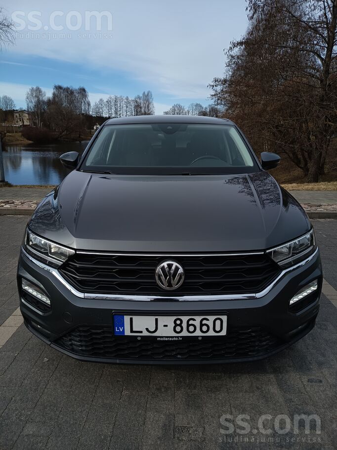 Vw t-roc 1.0L benzīna motors, 6 pakāpju manuālā pārnesumkārba. Auto pirkts L