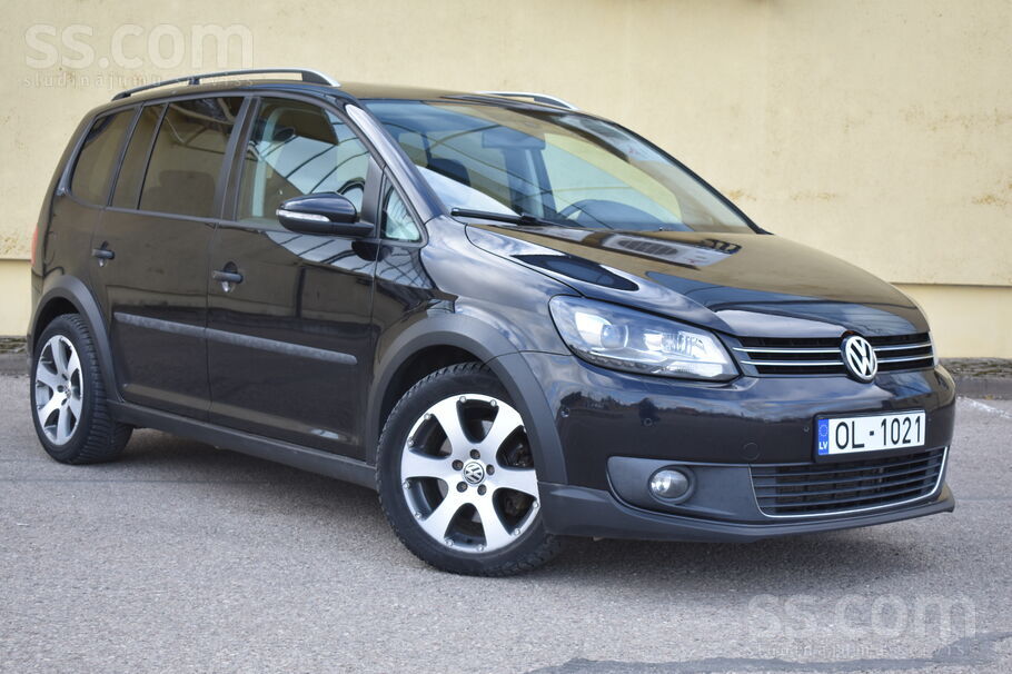 Volkswagen VW Touran Cross (2011.g) Melna met. 