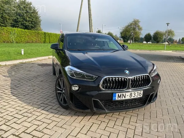 BMW Adaptīvie led lukturi, R20 diski, M ādas stūre. pr