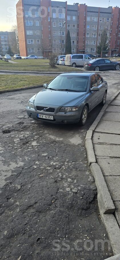 Pārdodu volvo , lūdzu zvanīt uz numuru.