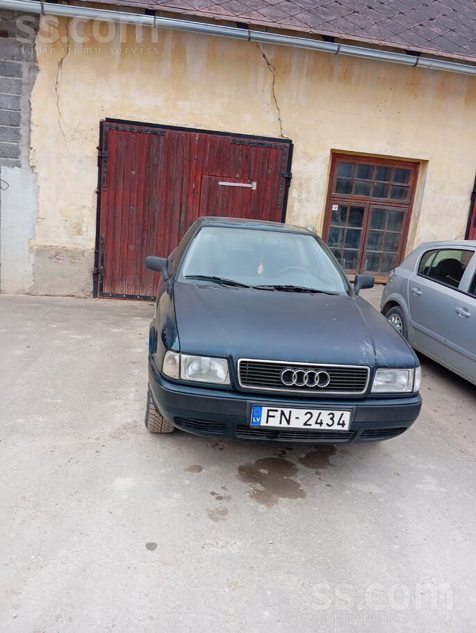 Labs darba auto ekonomisks, laba stāvoklī vienīgais laka dažās vietās nāk no