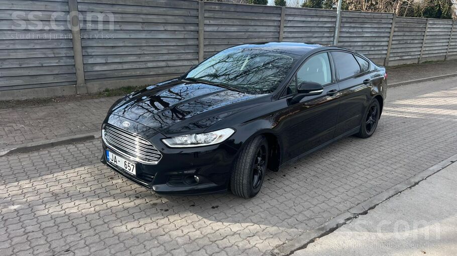 Tirgojas benzīna Ford Mondeo ar automātisko kārbu un ar jaunākās paaudzes gā